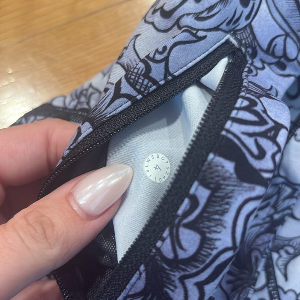 lululemon athletica Blue and Black Patterned Leggings - Picture 2 of 3